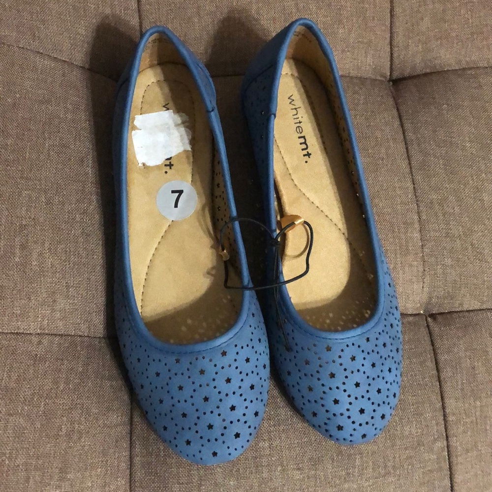 NWT White Mountain Blue flats